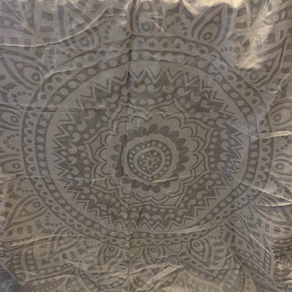 THE ART BOX Wall Tapestry for Bedroom -Silver/white. - Picture 3 of 9